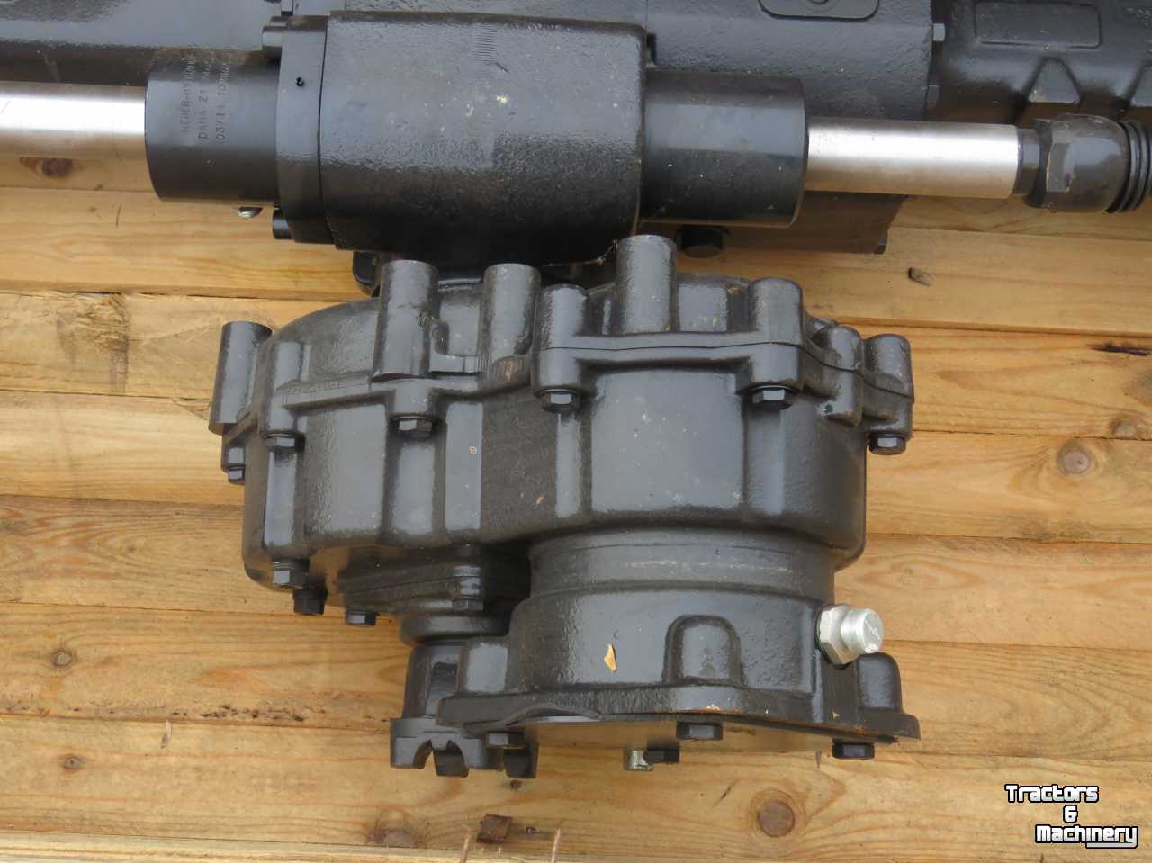 Chargeur Télescopique New Holland Vooras LM5030 / LM525 compleet DANA SPICER 357/211/443 Parts nr:84555411