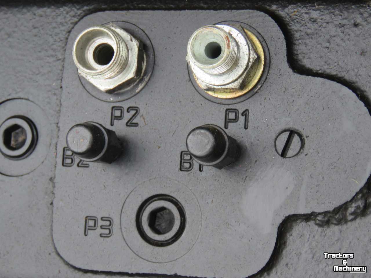 Chargeur Télescopique New Holland Vooras LM5030 / LM525 compleet DANA SPICER 357/211/443 Parts nr:84555411