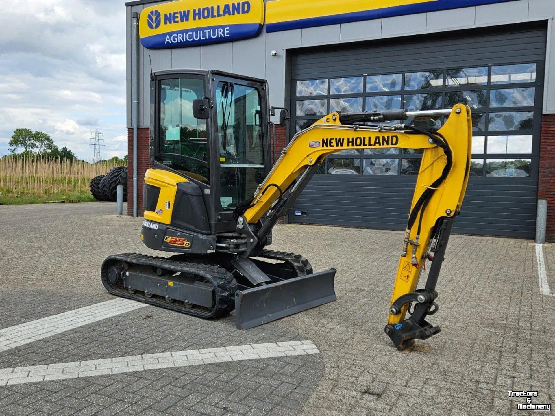 Mini pelleteuse New Holland E25D minikraan