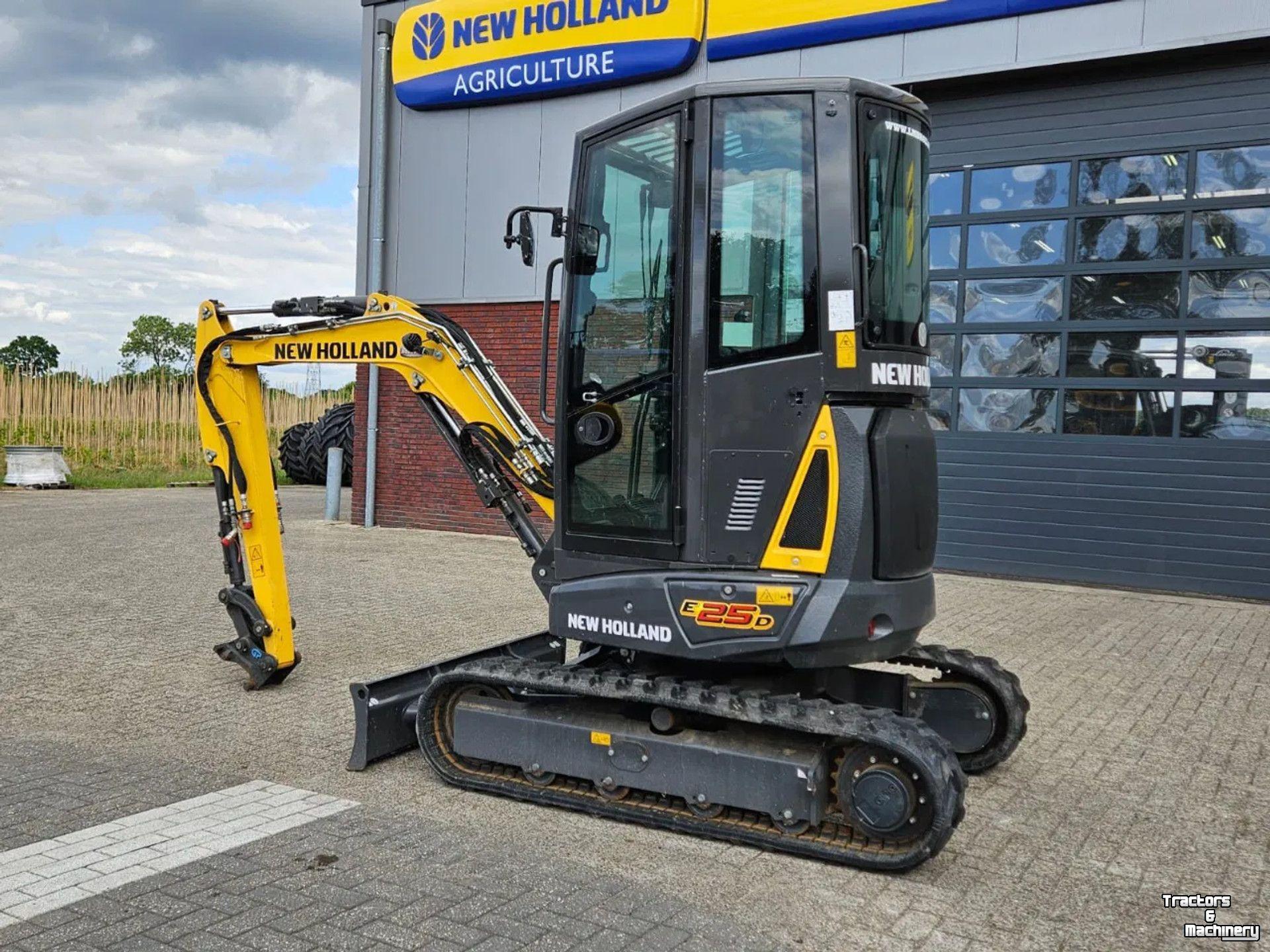 Mini pelleteuse New Holland E25D minikraan