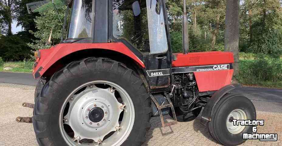 Tracteurs Case-IH 845 XL 2WD Tractor