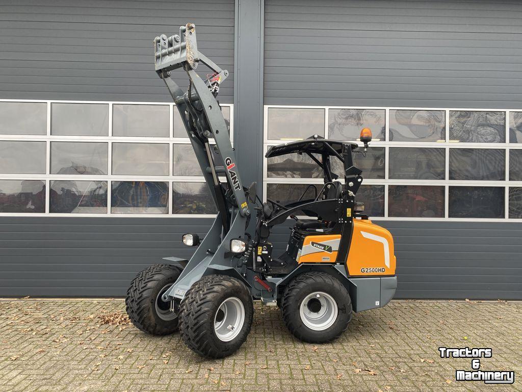 Chargeuse sur pneus Giant G2500 HD DEMO