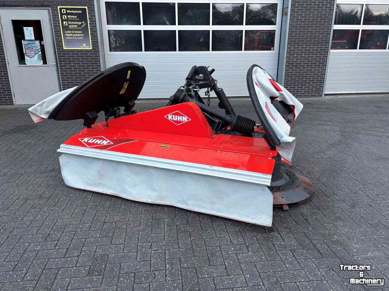 Faucheuse Kuhn PZ 300F   ( Deutz-fahr KM4.29F