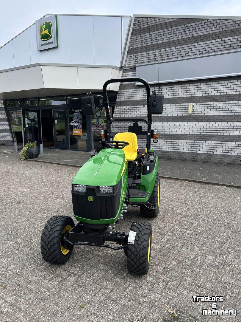 Tracteur pour vignes et vergers John Deere 2026R