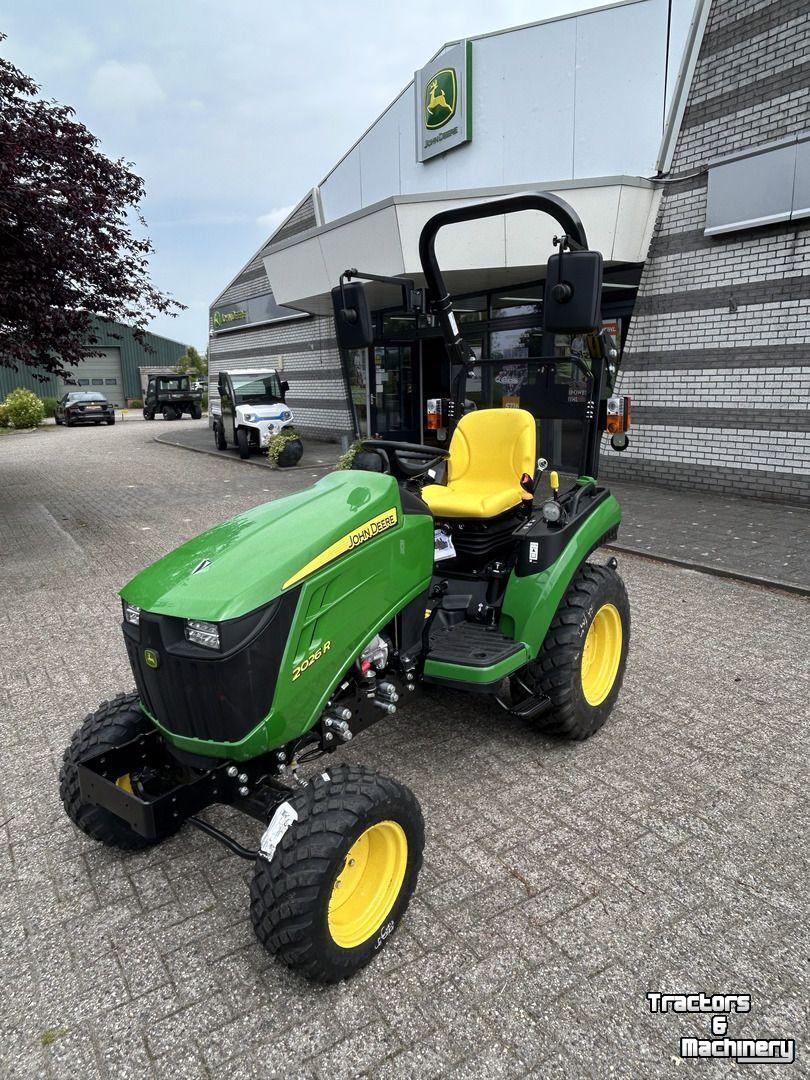 Tracteur pour vignes et vergers John Deere 2026R