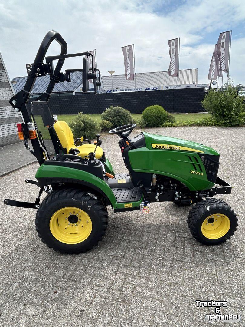 Tracteur pour vignes et vergers John Deere 2026R
