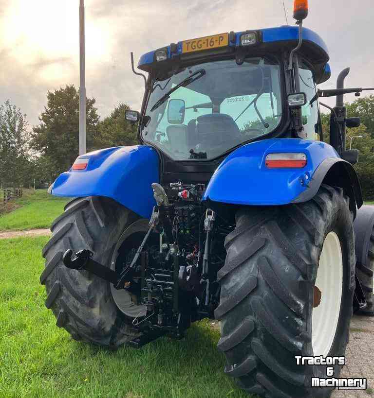 Tracteurs New Holland T 6070 RC Tractor