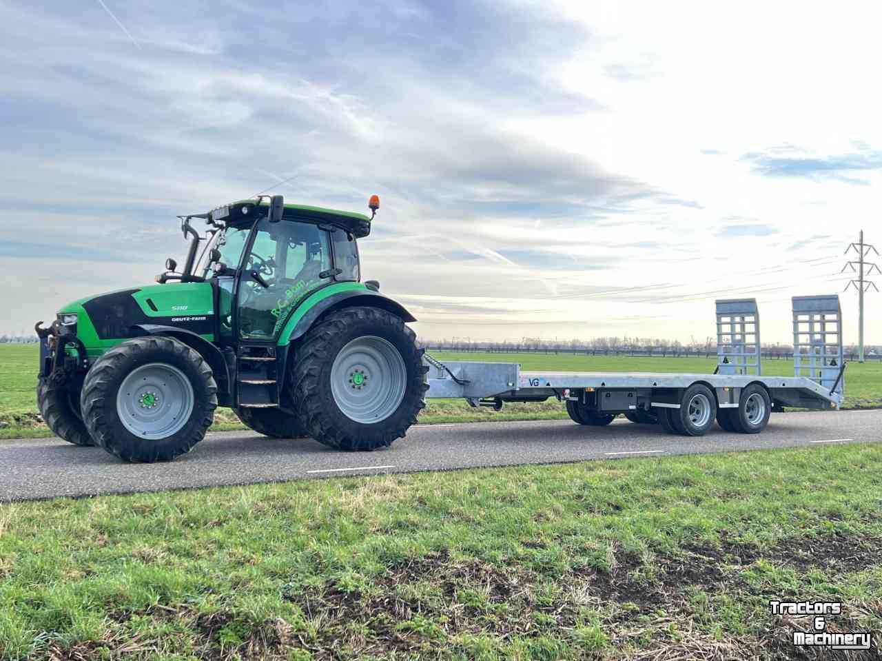 Semi-remorque surbaissé VGM Robson 14 oprijwagen oprijkar dieplader machine transporter