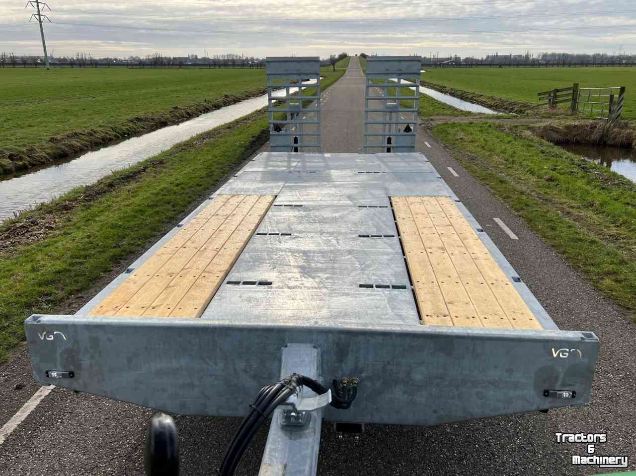 Semi-remorque surbaissé VGM Robson 14 oprijwagen oprijkar dieplader machine transporter