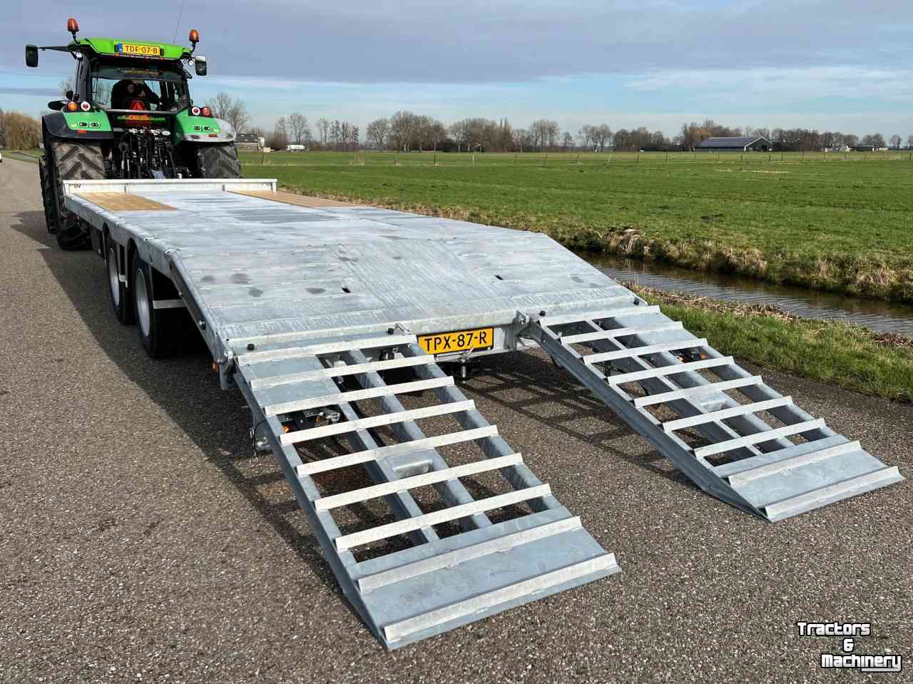 Semi-remorque surbaissé VGM Robson 14 oprijwagen oprijkar dieplader machine transporter