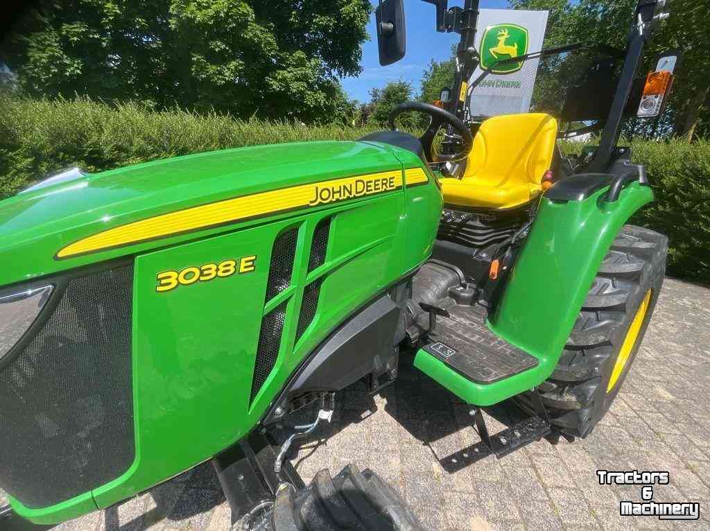 Tracteur pour vignes et vergers John Deere 3038E