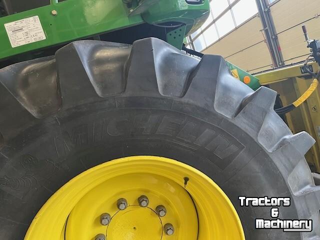 Ensileuse automotrice John Deere 7780