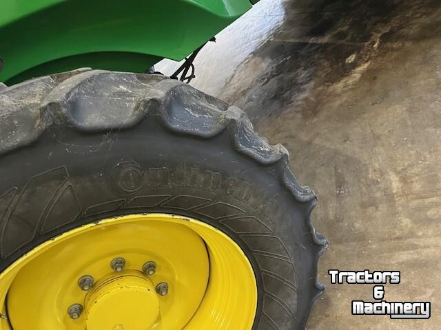 Ensileuse automotrice John Deere 7780