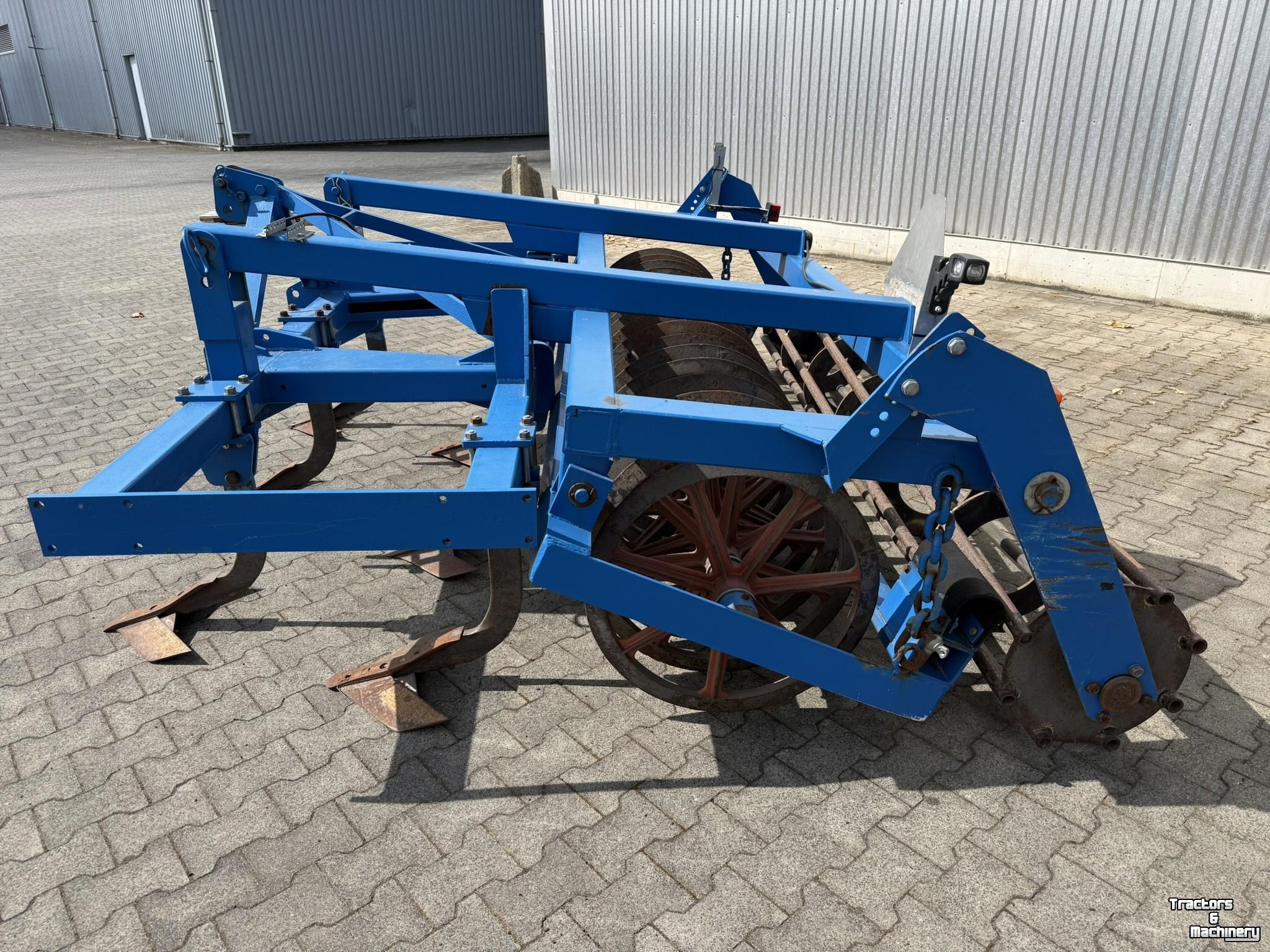 Cultivateur  Cultivator met pakkerrol