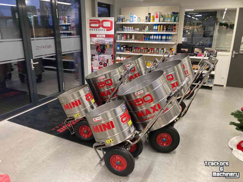 Épandeur de sciure pour des logettes AG Maxi RVS zaagselstooier