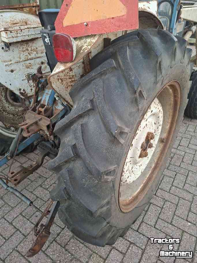 Tracteurs anciens Ford 4000 met voorlader