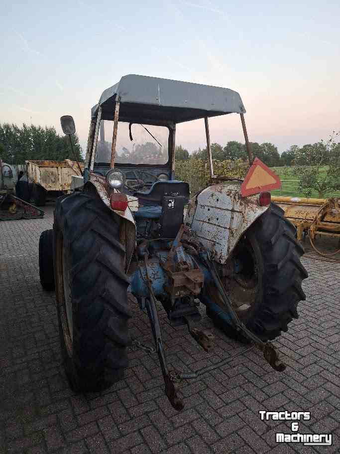 Tracteurs anciens Ford 4000 met voorlader
