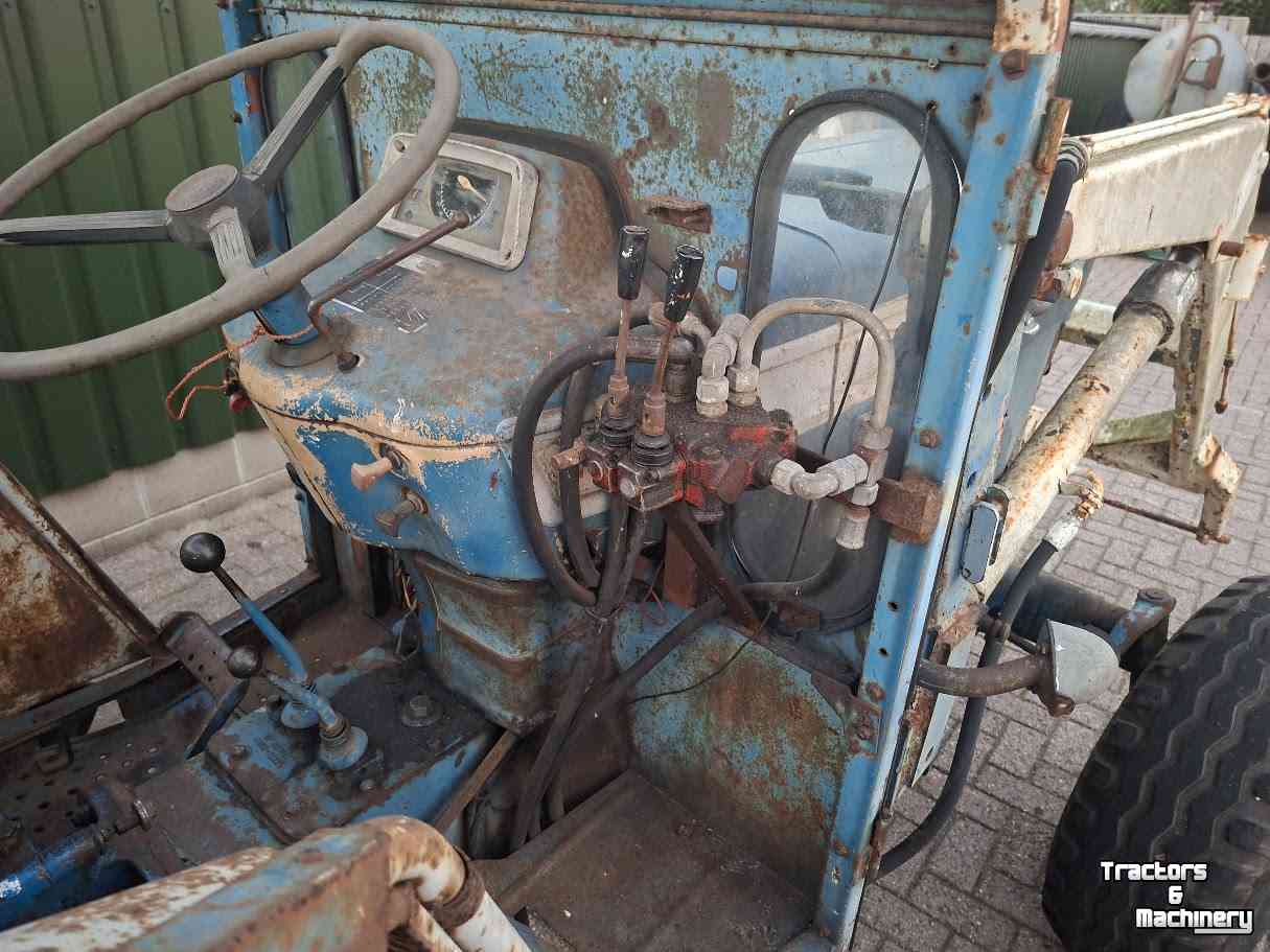 Tracteurs anciens Ford 4000 met voorlader