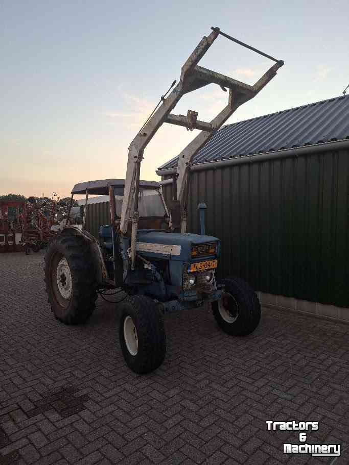 Tracteurs anciens Ford 4000 met voorlader