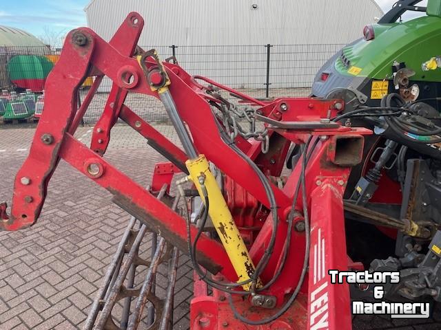 Herse rotative Lely rotorkopeg 35 met openrol en hydraulische hef