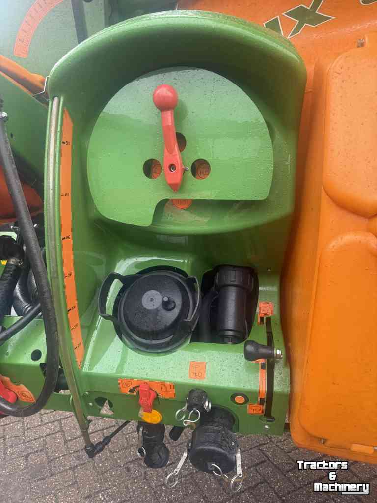 Pulvérisateur Amazone Ux5200