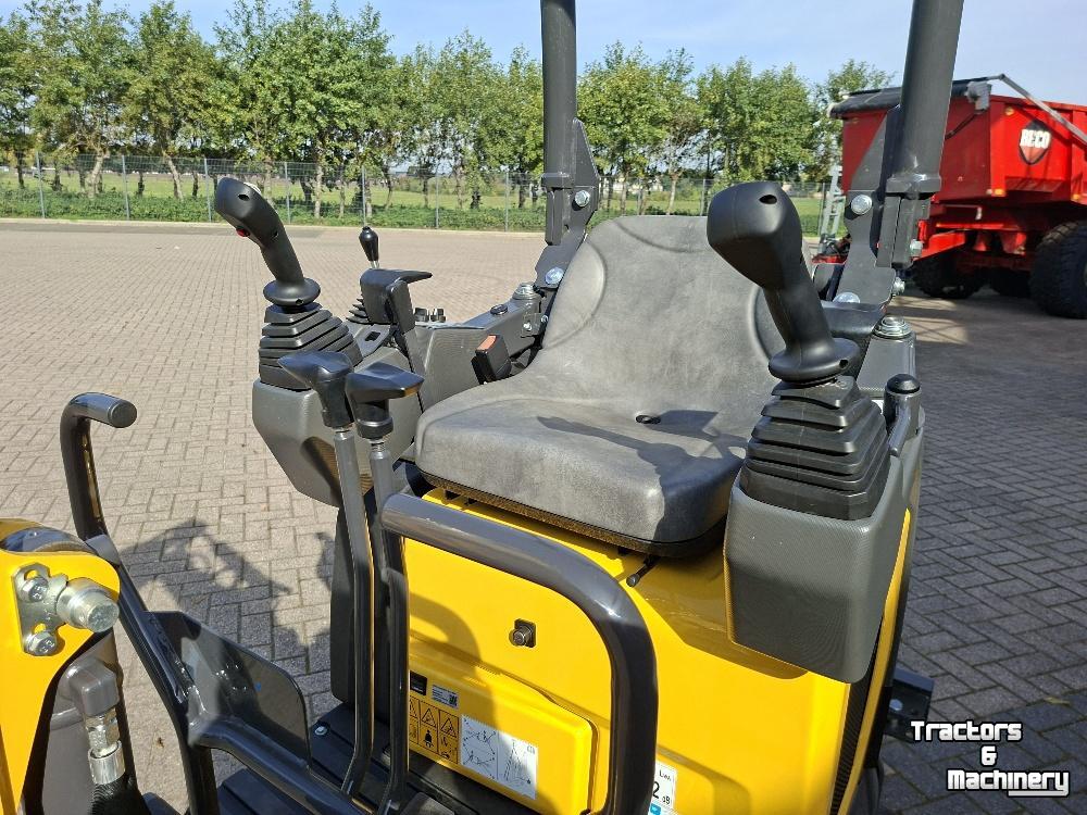 Mini pelleteuse New Holland E14D