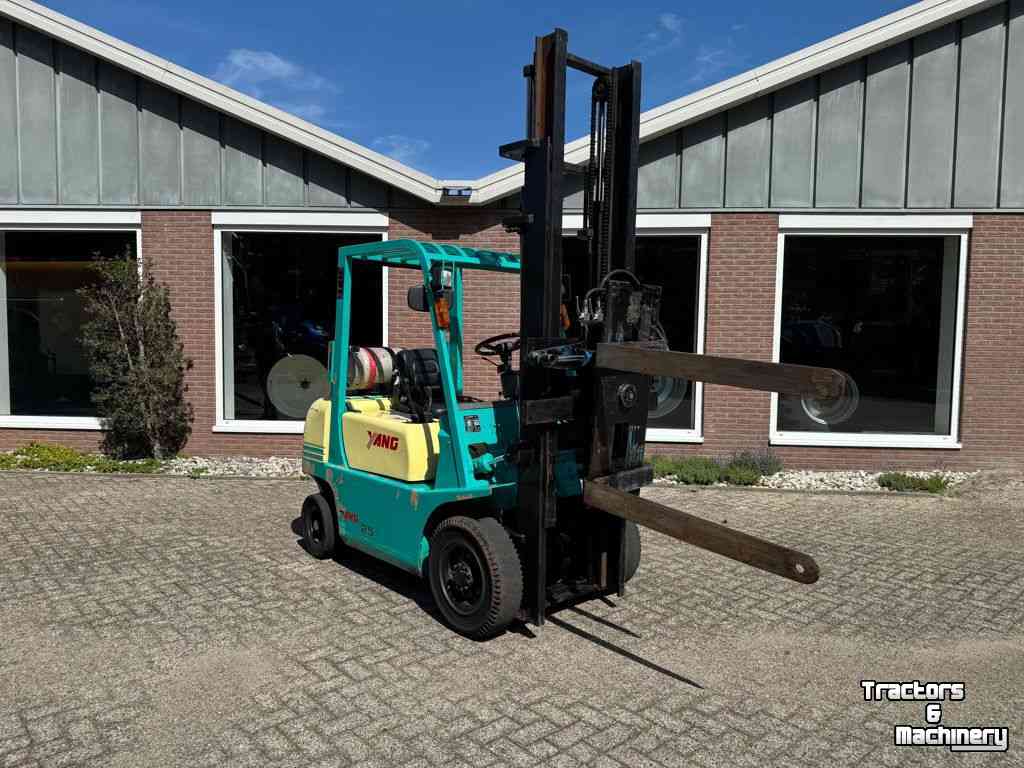 Chariot élévateur Yang FG 25 Heftruck