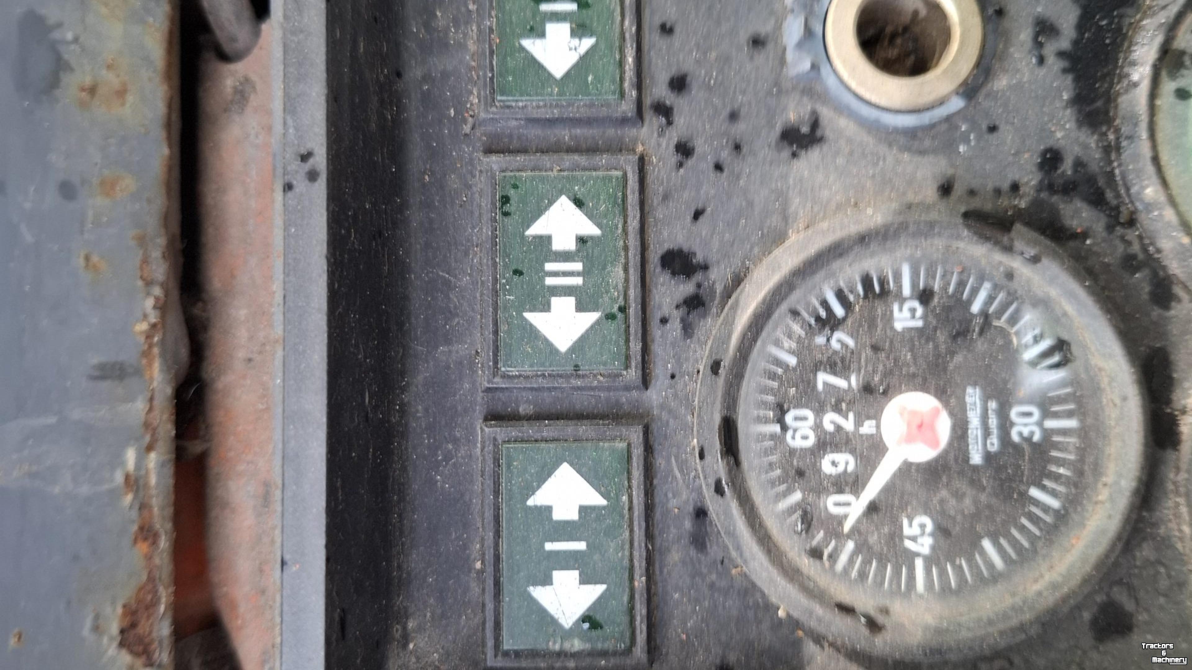 Tracteur pour vignes et vergers Holder a550
