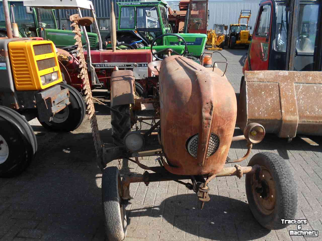 Tracteurs anciens Porsche junior 111