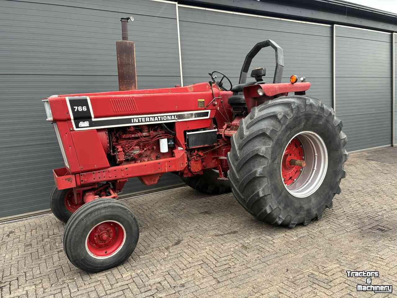 Tracteur International 766 black stripe