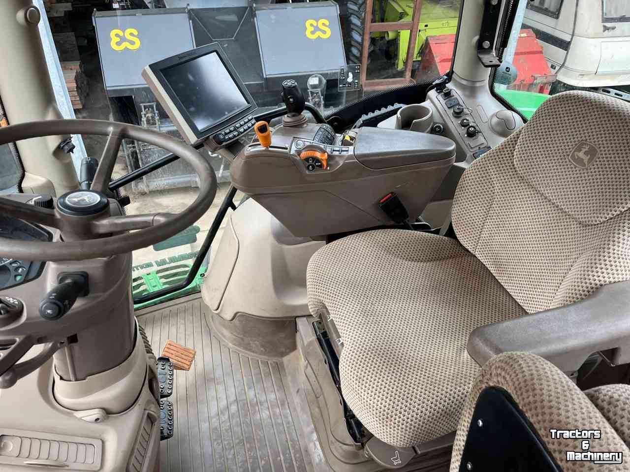 Tracteur John Deere 6215 R