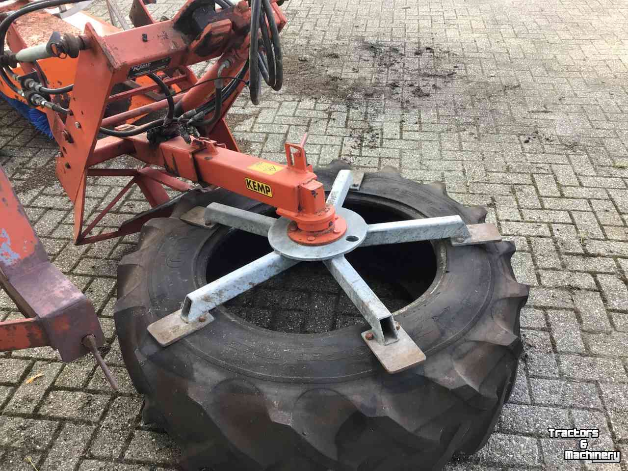 Pousse fourrage à pneu Kemp Voerband veger
