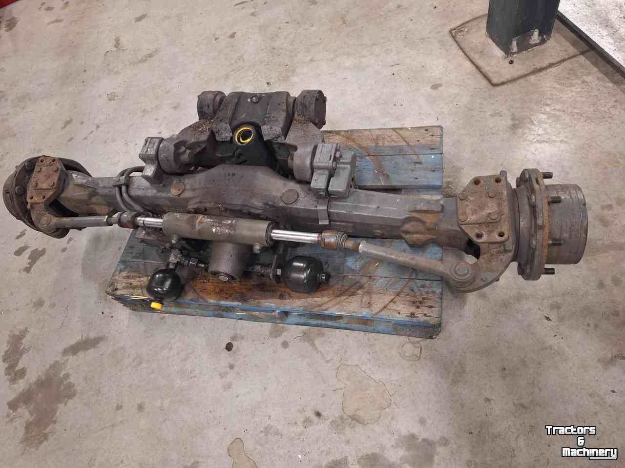 Pièces d‘occasion pour tracteurs Massey Ferguson Dana 735/607 vooras defect