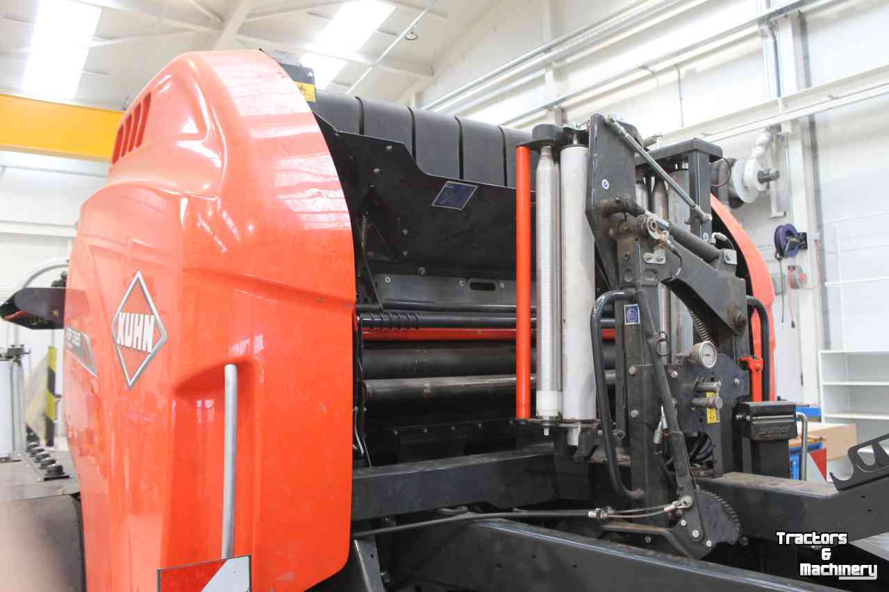 Presses Kuhn VBP3165 variabele ronde balenpers/wikkelcombinatie Foliebinding 3D wikkelaar