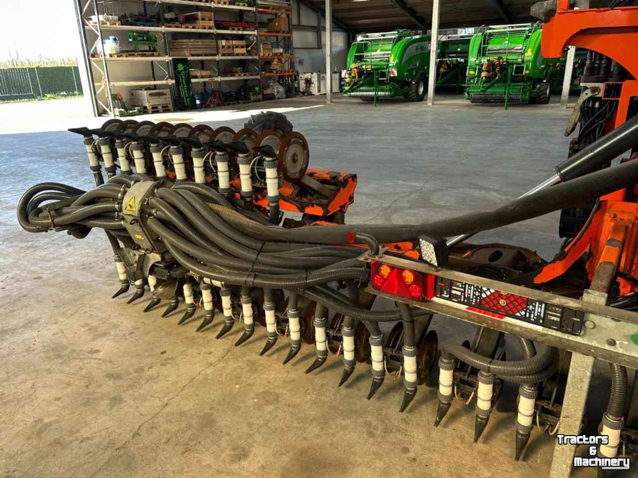 Distributeur à tuyau flexible trainé Schouten SP 12260