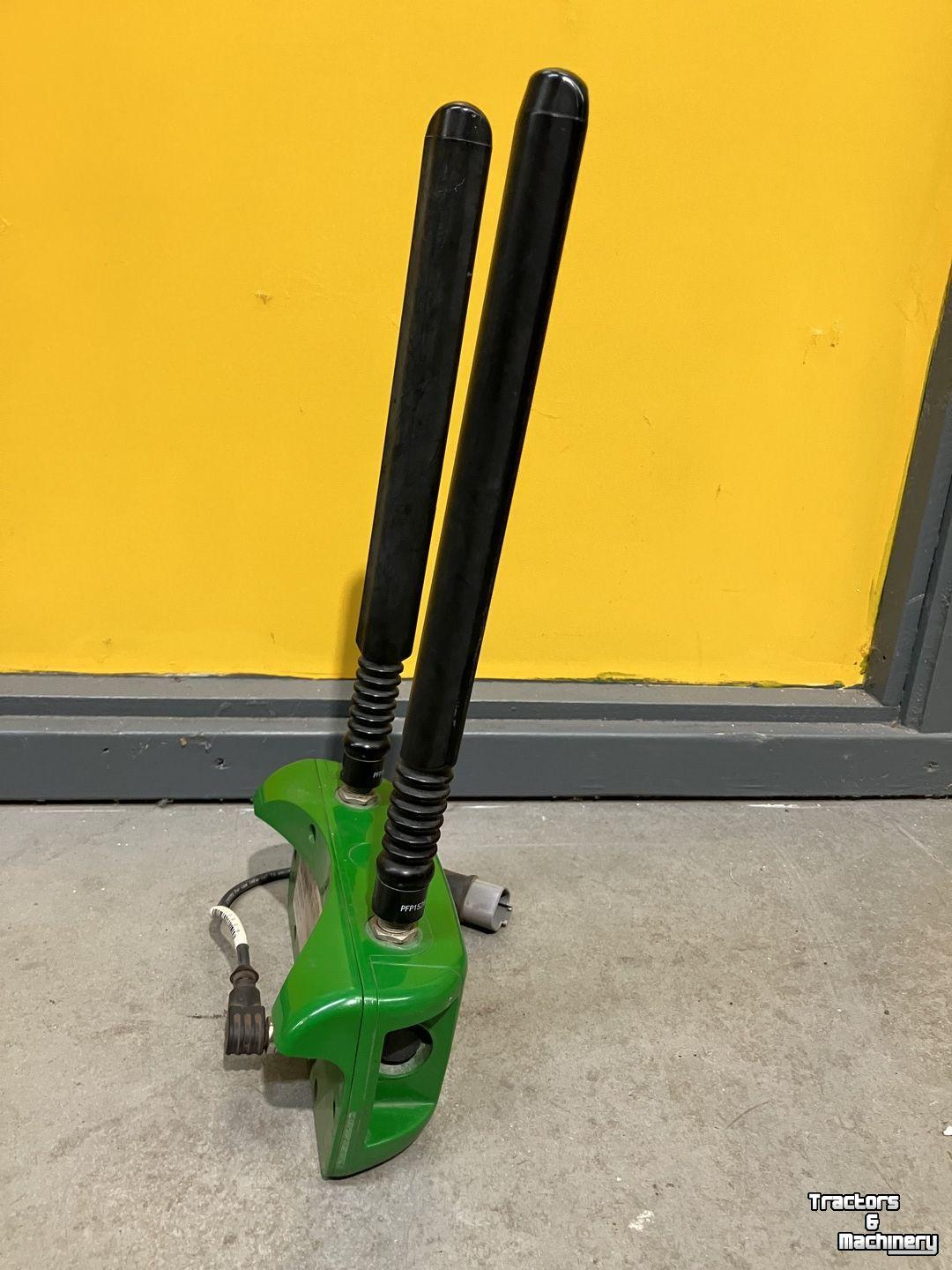 Systèmes et accessoires de GPS John Deere STARFIRE 900 RTK RADIO