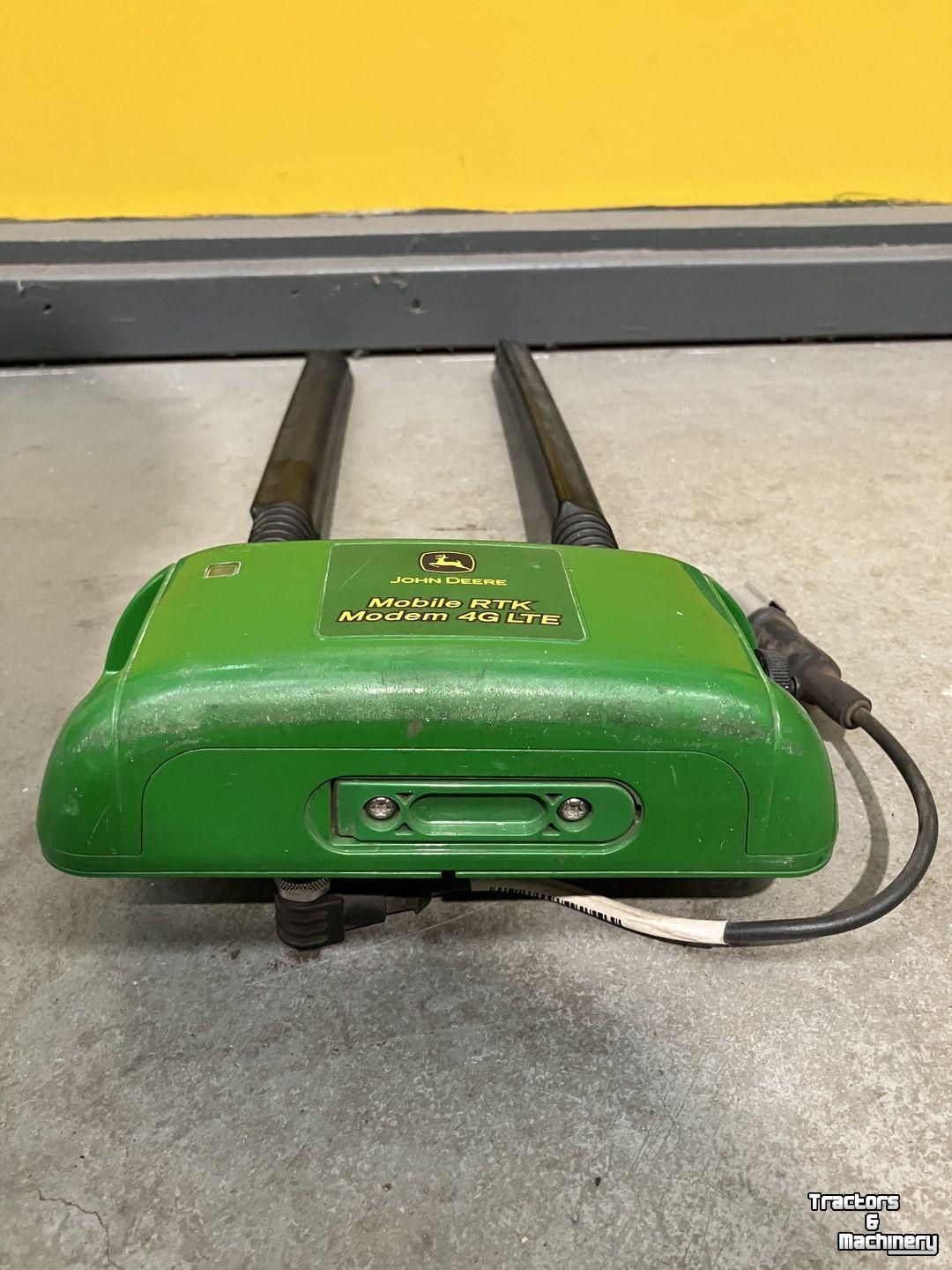 Systèmes et accessoires de GPS John Deere STARFIRE 900 RTK RADIO