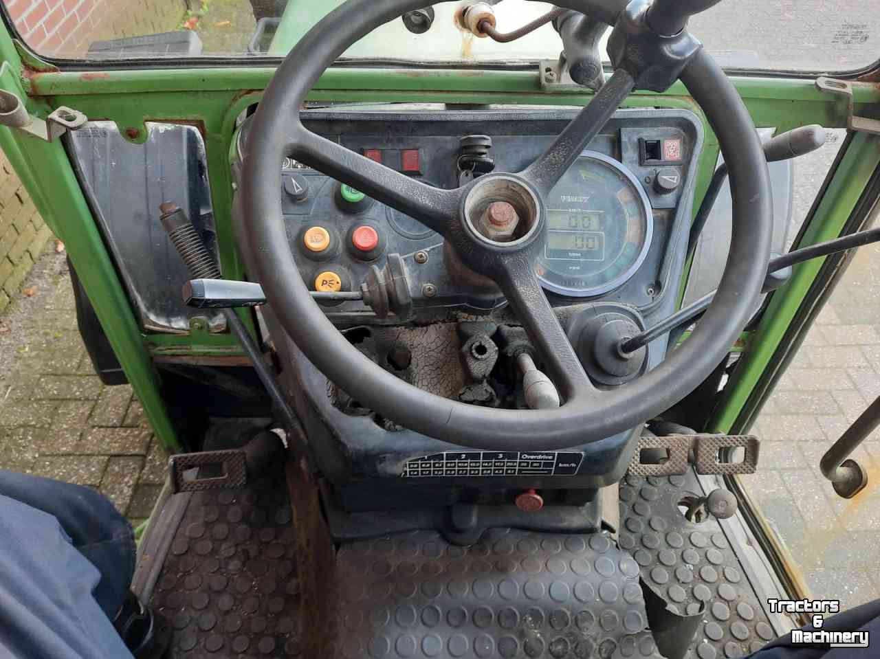 Tracteur pour vignes et vergers Fendt 280PA