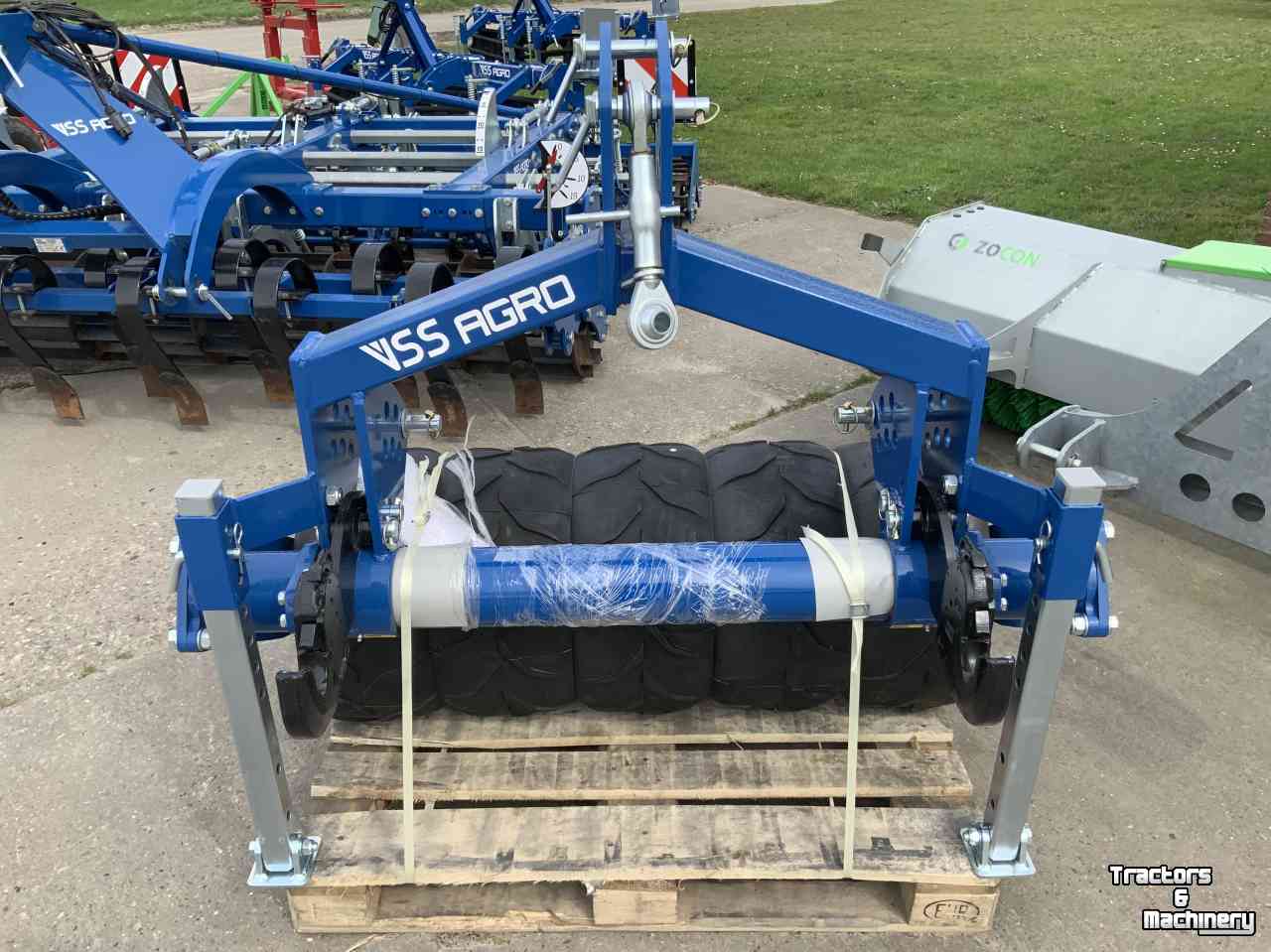 Tasseur à pneus avant VSS AGRO Drukrol DR-FFR 1250