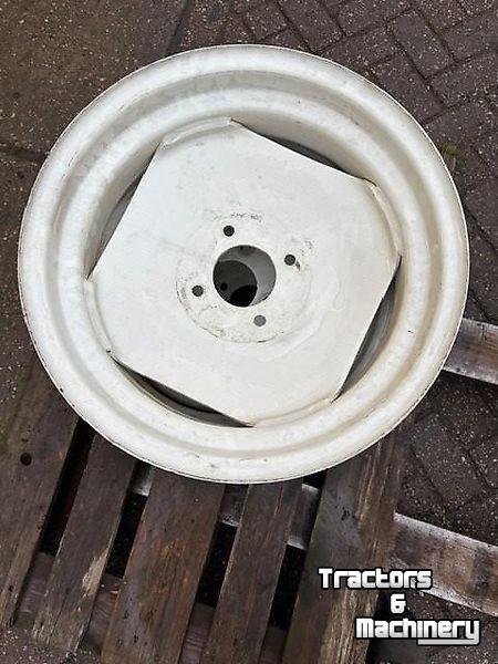Roues, Pneus, Jantes, Barillets Jumelage Renault Renault voorvelg - 5.5x18