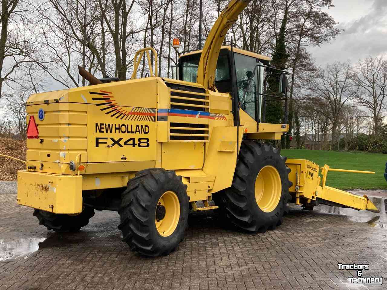 Ensileuse automotrice New Holland FX 450