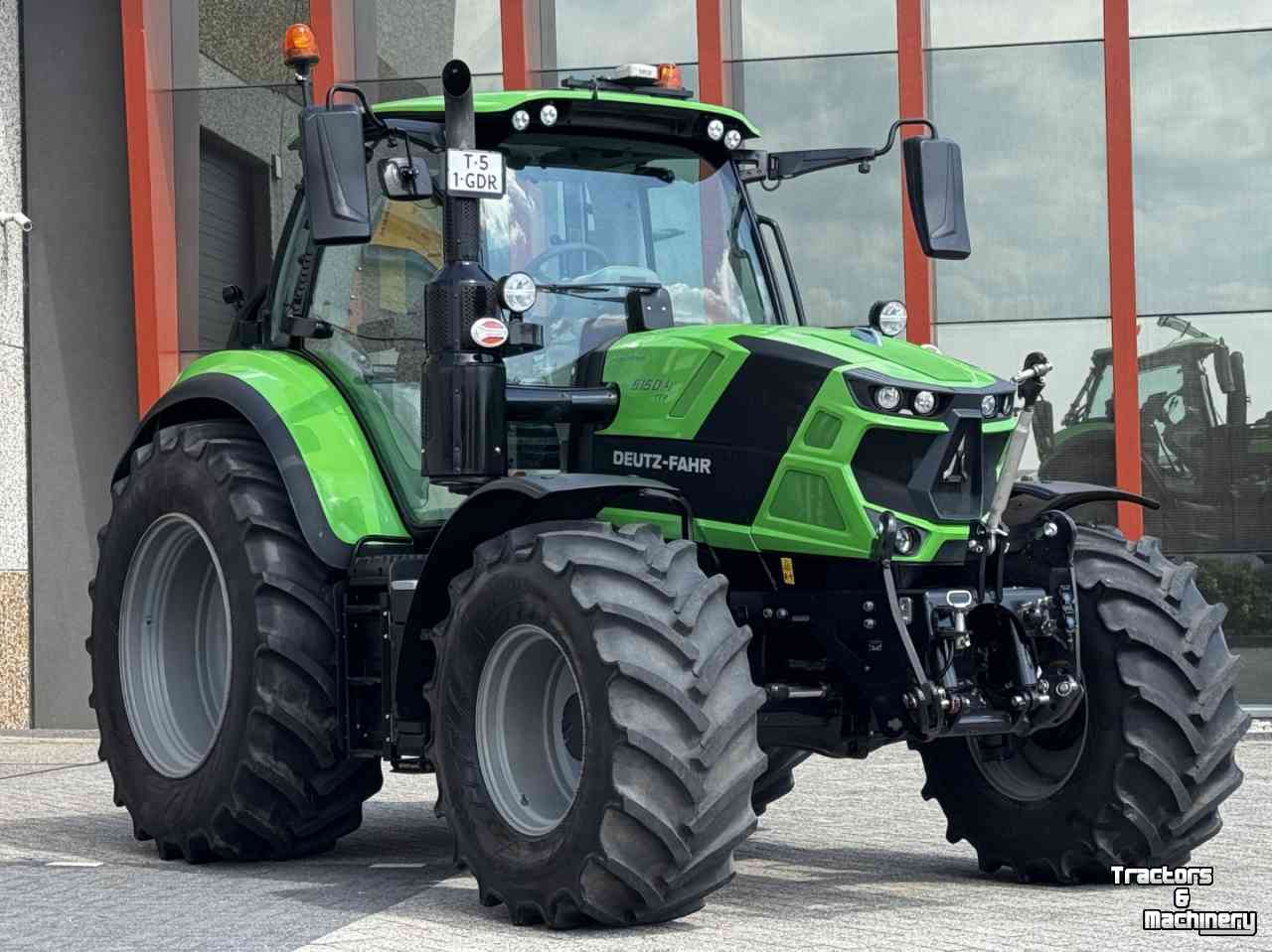 Tracteur Deutz-Fahr Agrotron 6150-4TTV vario Stage V Fronthef Lucht Hydr rem Vol GPS '24  1224u