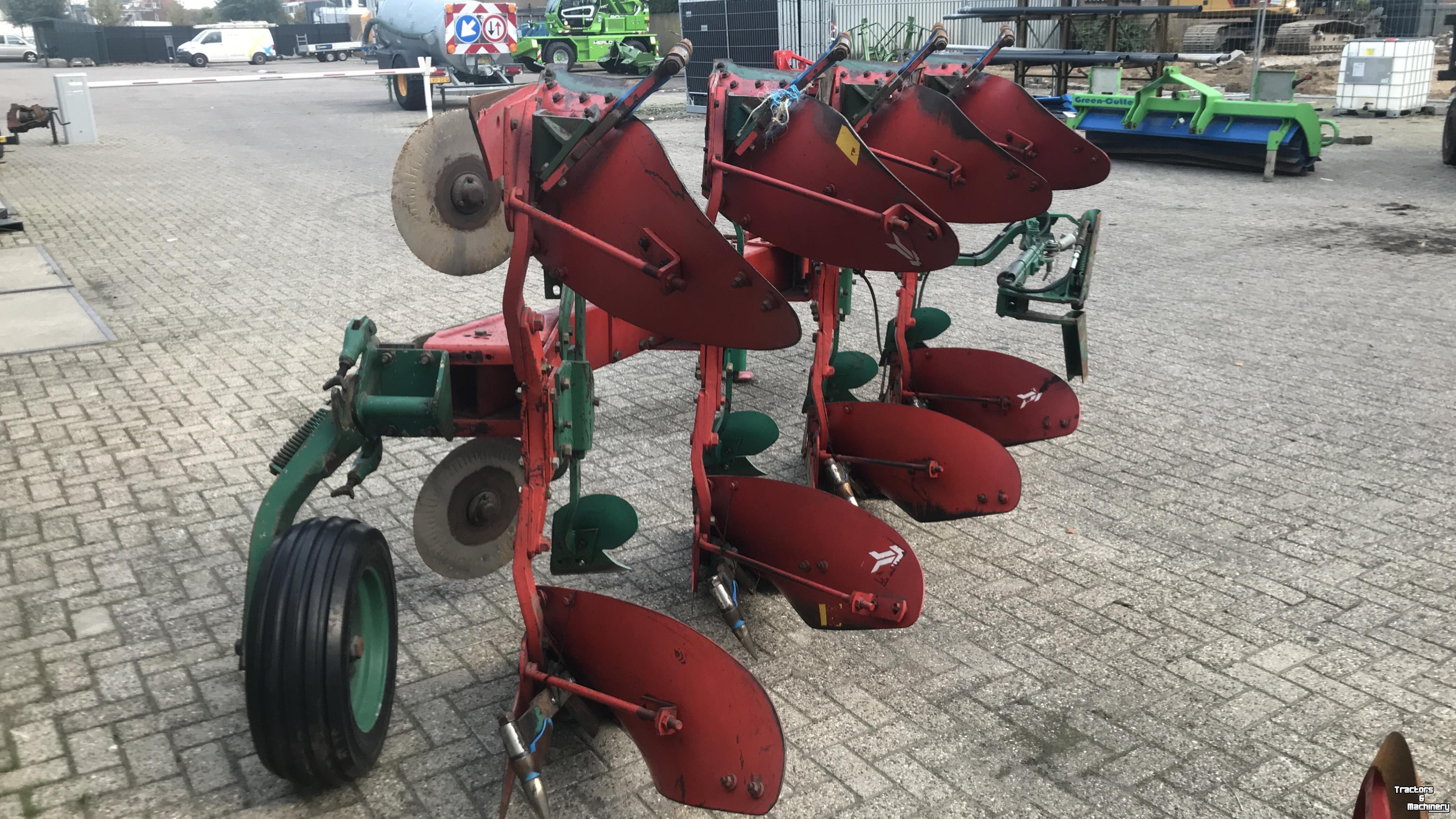 Charrues Kverneland LD85 4-schaar met vorenpakker