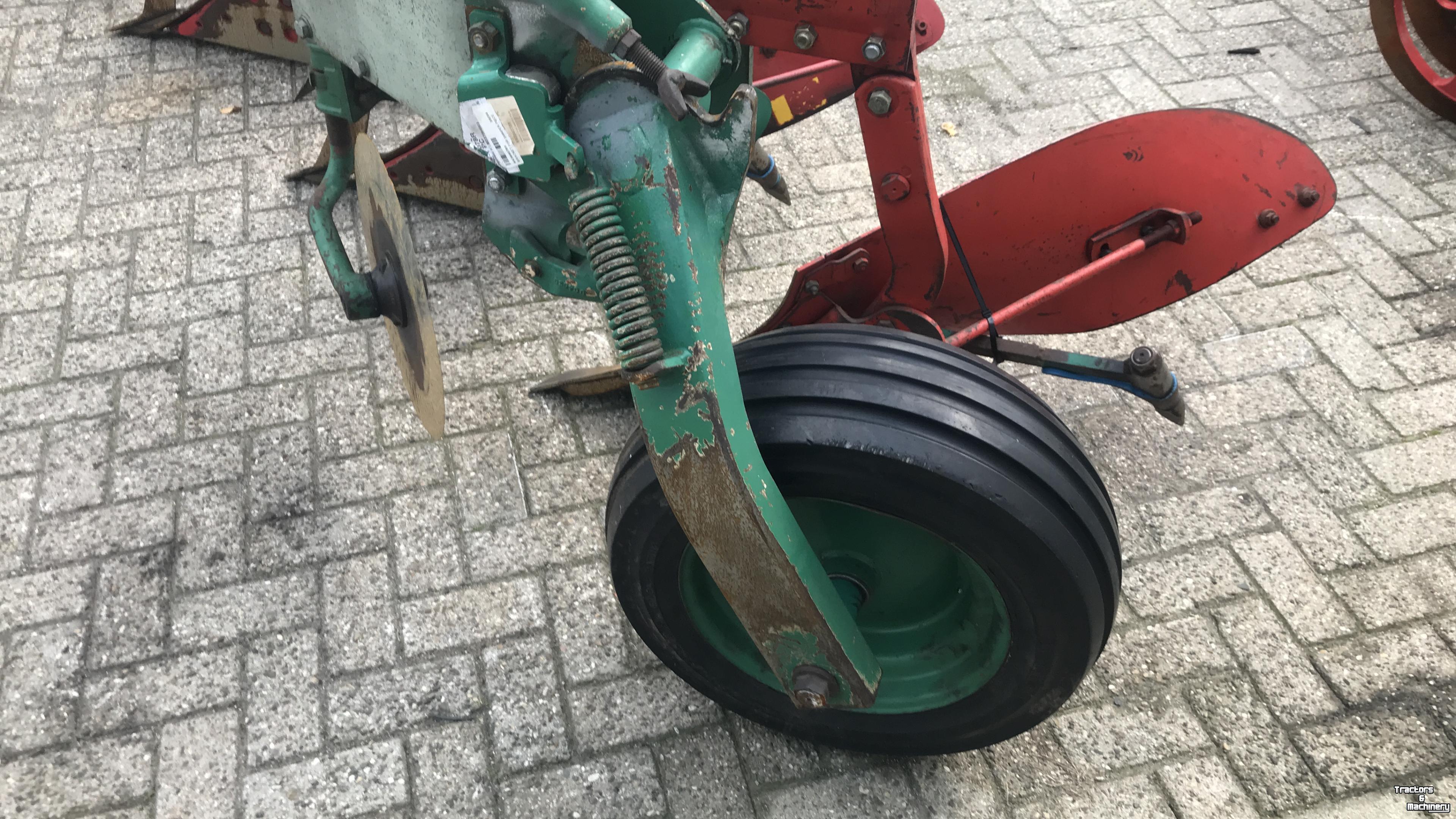 Charrues Kverneland LD85 4-schaar met vorenpakker