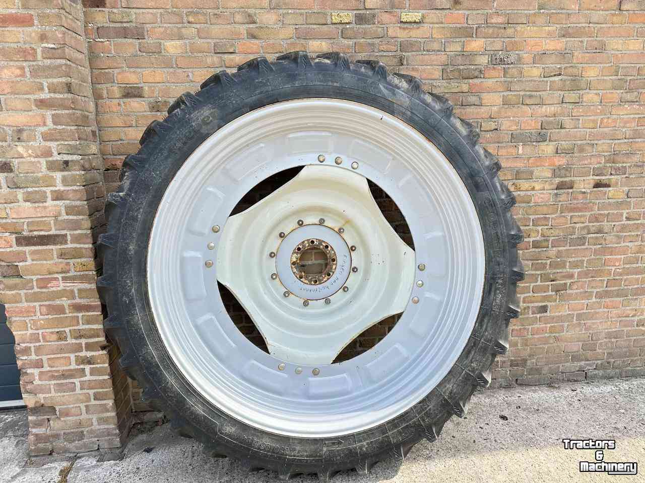 Roues, Pneus, Jantes, Barillets Jumelage Kleber 270/95R54 80%