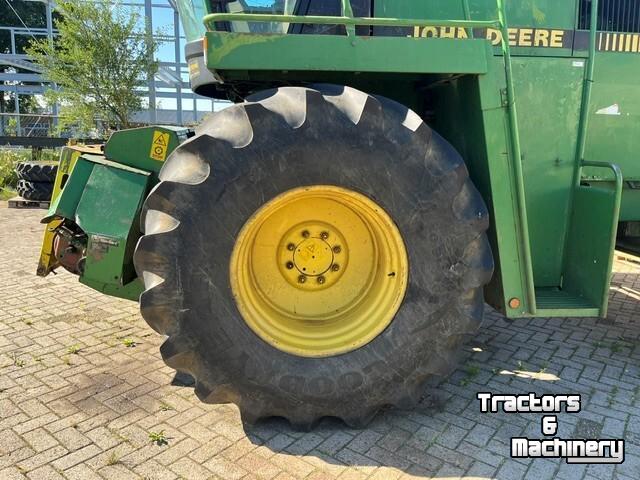Ensileuse automotrice John Deere 6710