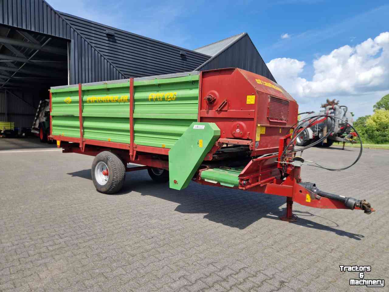 Remorque distributrice Strautmann FVW 120