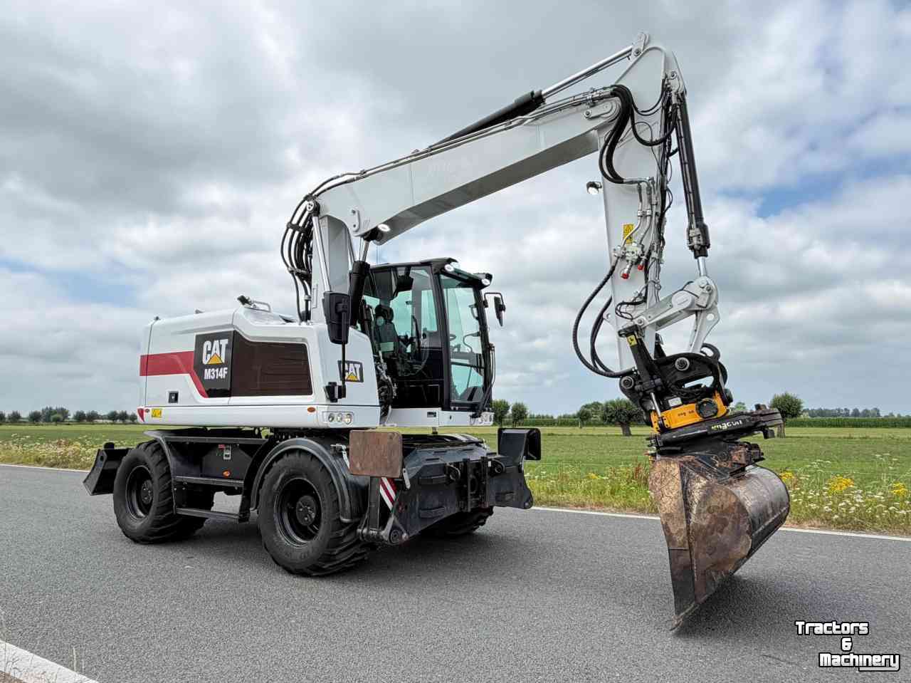 Pelles sur pneus Caterpillar Cat M314F - Engcon + bakkenwagen Mobiele graafmachine Midejo
