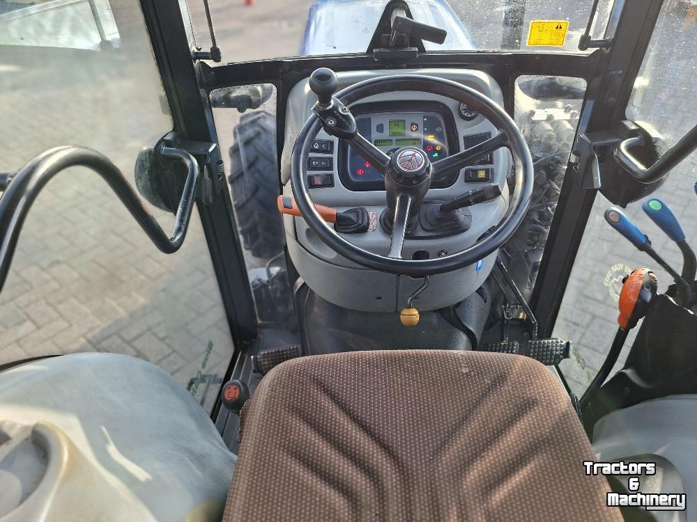 Tracteur pour vignes et vergers New Holland T4.105N