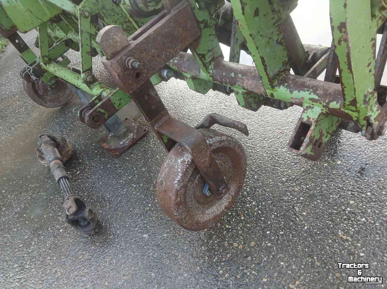 Machine à bêcher Celli NZ10-250
